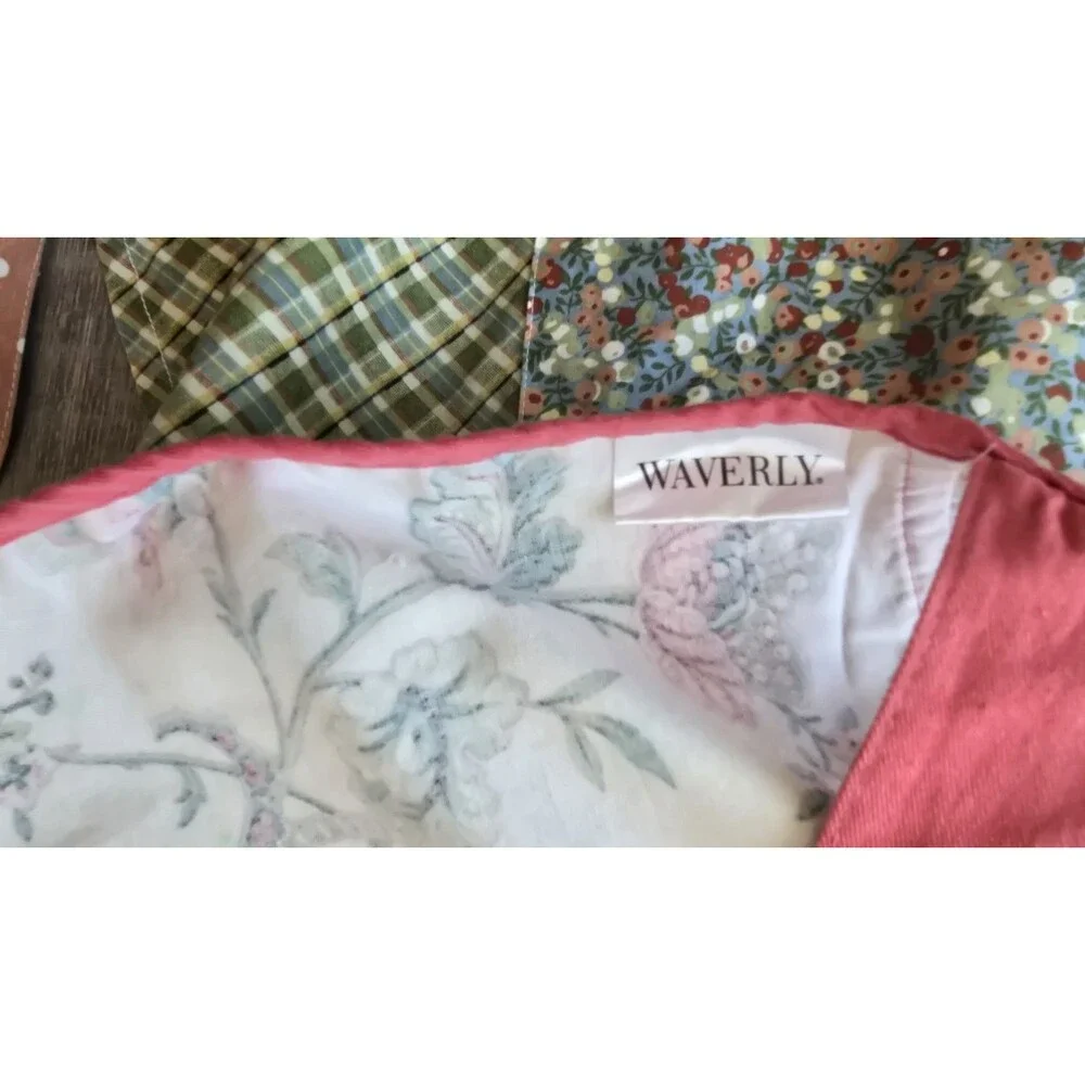 Lot of 5 Womans Aprons Half & Bib ~ Floral Scalloped  Ruffle Feminine Designs - Picture 11 of 12